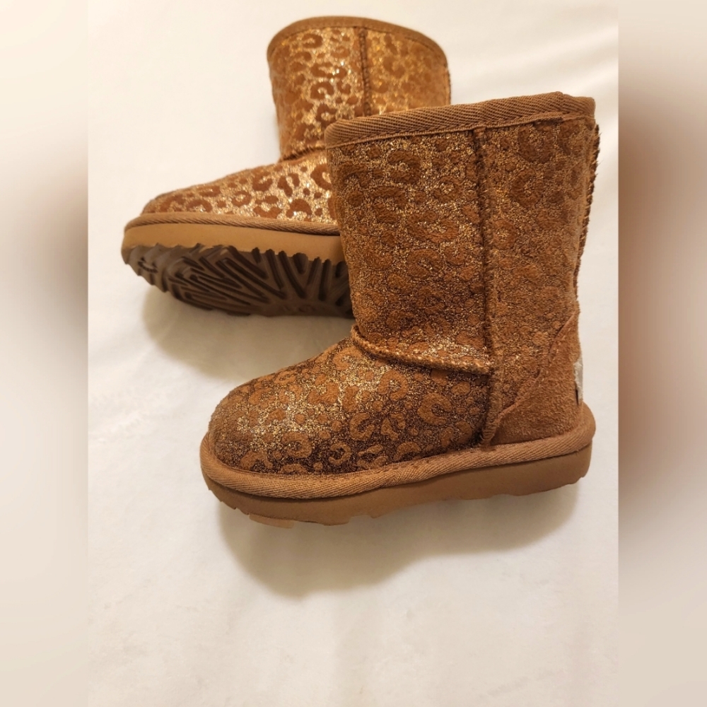 Like new UGG boots size 7